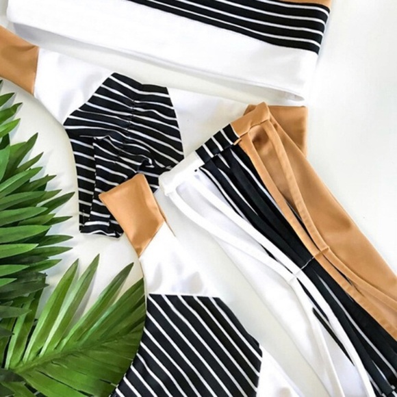 Bikini - Picture 3 of 4